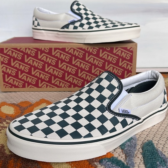 Vans Men’s Classic Slip-On
Checkerboard Green/True White 
VN000BVZBGN
Sneakers - Picture 2 of 16